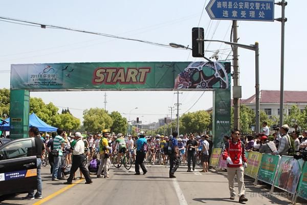 The busy start area with 5 minutes to go.