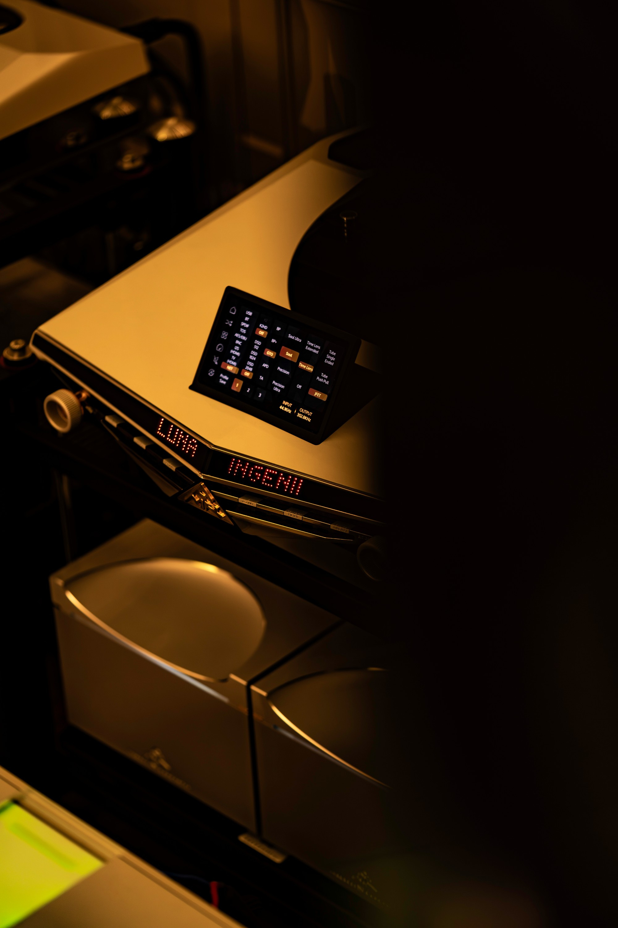 Design detail, AMR Luna Series