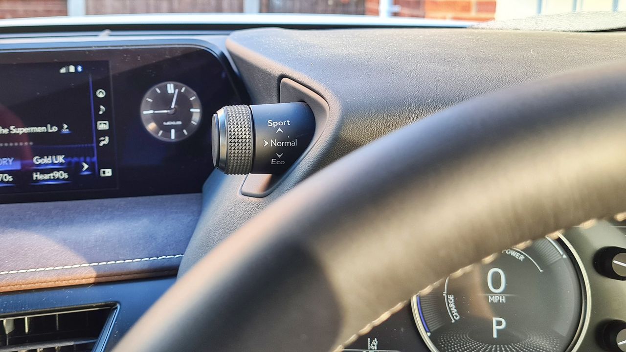 Lexus UX 250h