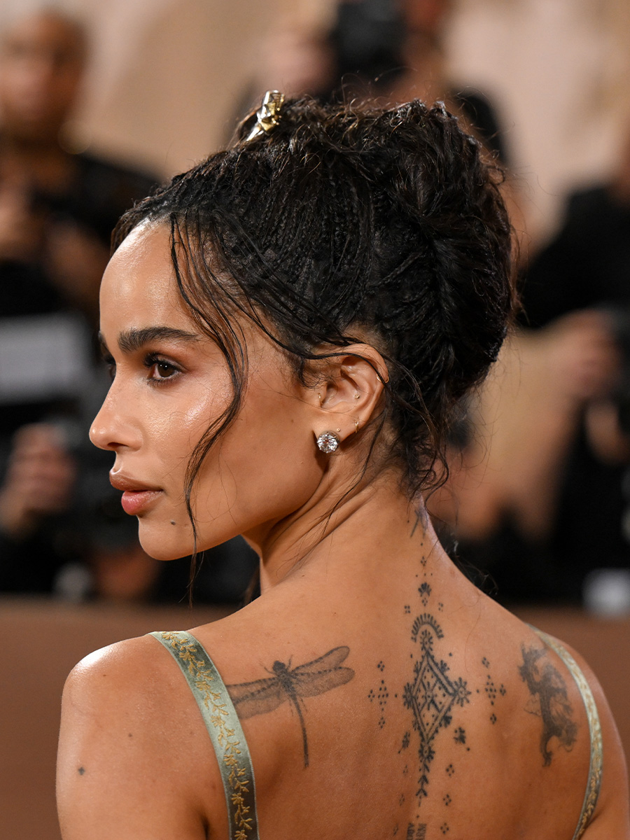 Z&ouml;e Kravitz attends the 83rd Annual Golden Globes with upswept, goddess braids