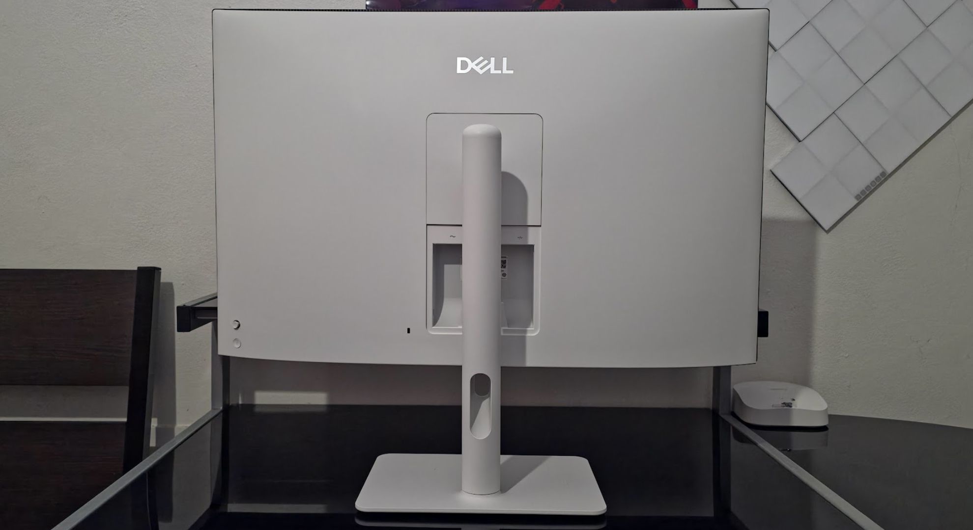 The backside of the Dell S3225QC