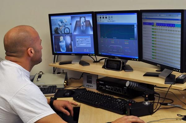 A2 Wind Tunnel's Mike Giraud monitors the flow of data and video for Mike Friedman's session.