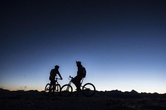 Thomas Frischknecht and Thomas Giger at the end of a long day of riding
