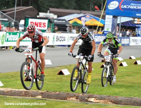 Manuel Fumic (Cannondale Factory Racing) and Sepp Freiburghaus (Thoemus Racing Team) going head to head in 1/8 finals heat