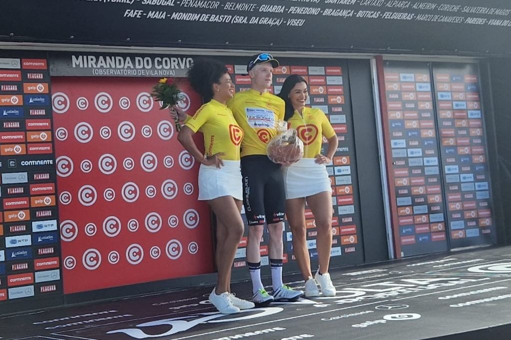 Colin Stüssi celebrates the stage 1 win at the 2024 Volta a Portugal