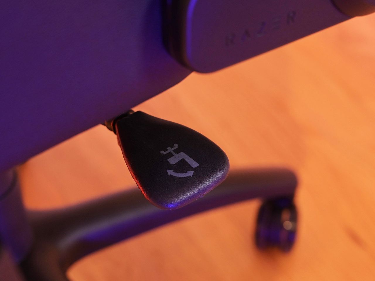Razer Iskur