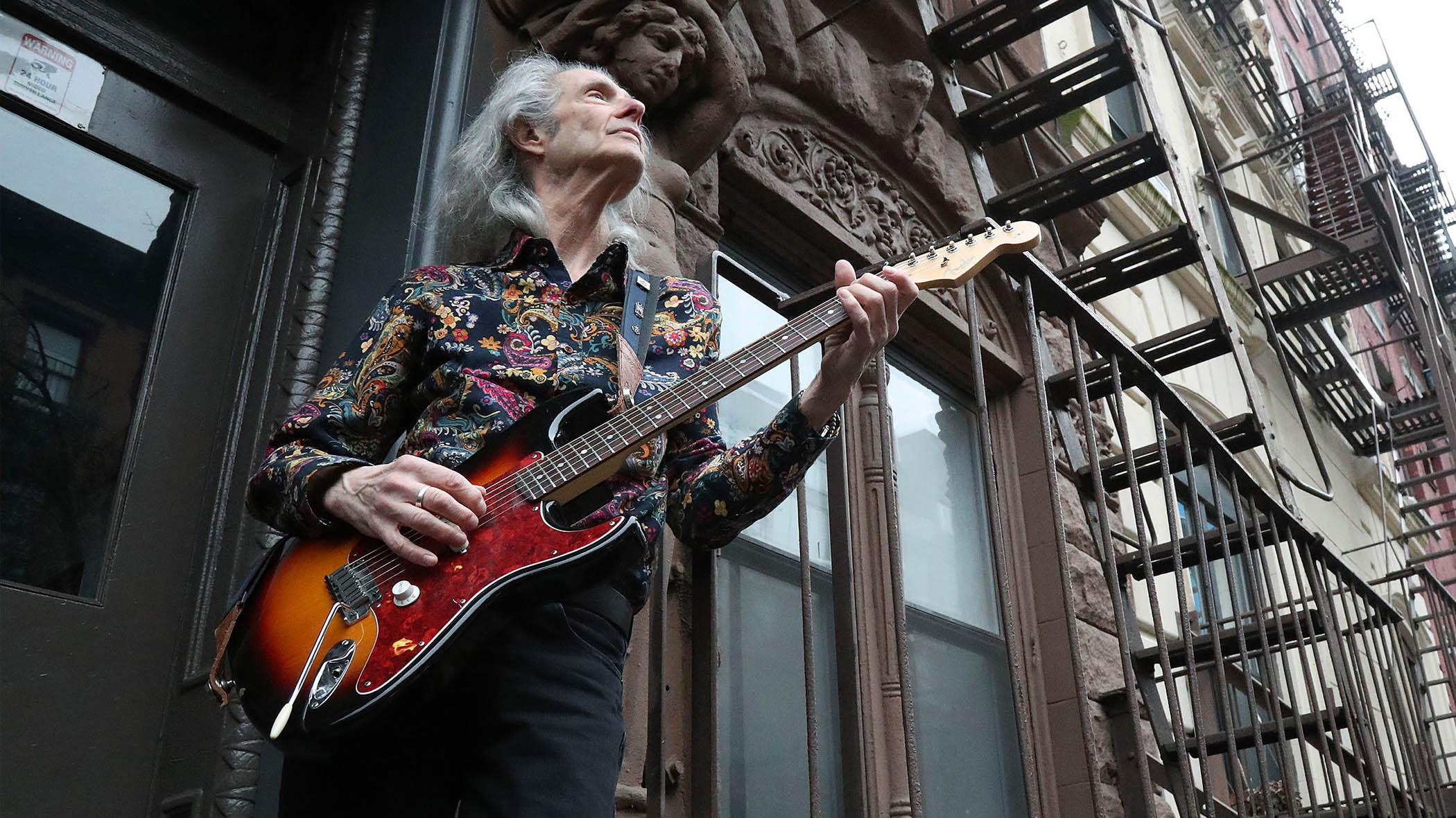 Lenny Kaye poses with his Unicaster outside a NYC apartment block.