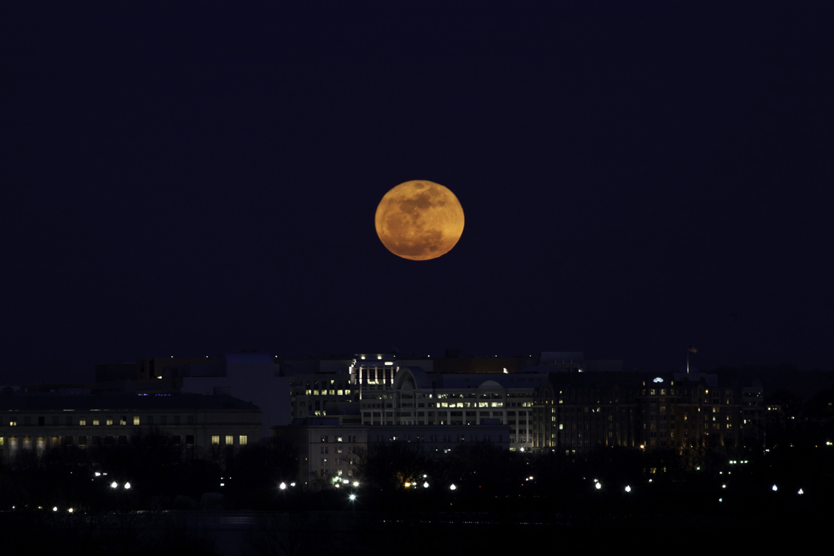 Photographer Sandy Adams snapped this great view of the &quot;supermoon&quot; full moon of March 19, 2011 over Washington, D.C.