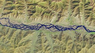 A satellite photo of the Yarlung Zangbo river, showing its many braids winding through mountains
