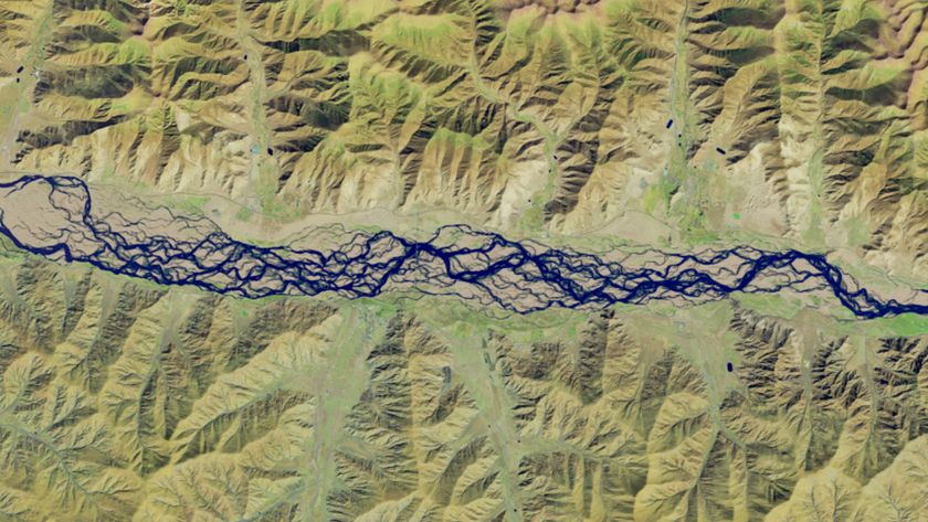 A satellite photo of the Yarlung Zangbo river, showing its many braids winding through mountains 