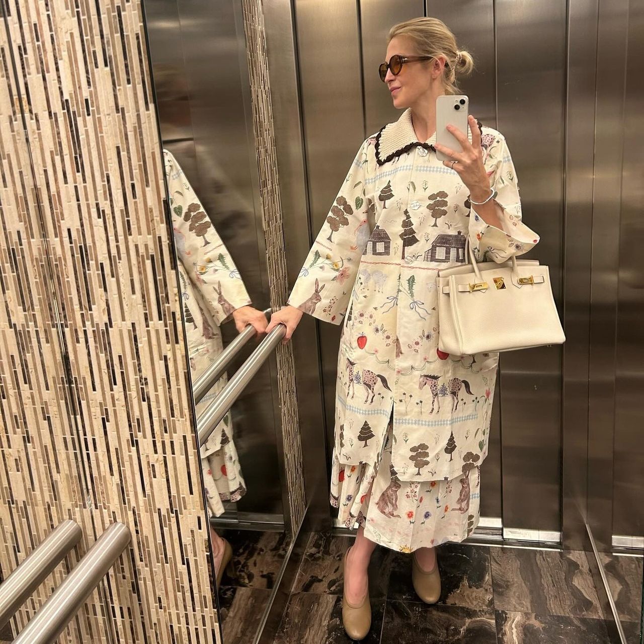 Kelly Rutherford Is the Queen of Iconic Elevator Selfies—These Are the Beauty Products Tucked Away in Her Birkin