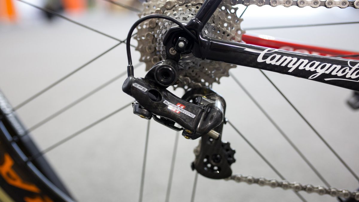 The Super Record EPS rear derailleur is made mostly of carbon fibre...