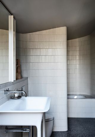 Bathroom with curved tiles