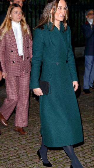 Pippa Middleton’s long, emerald green winter coat