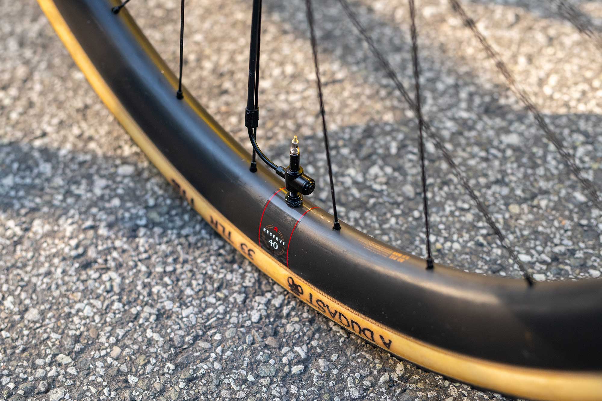 The Gravaa self-inflating tyre pressure system used by Marianne Vos and others.