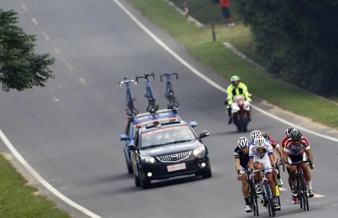 The peloton on stage 3