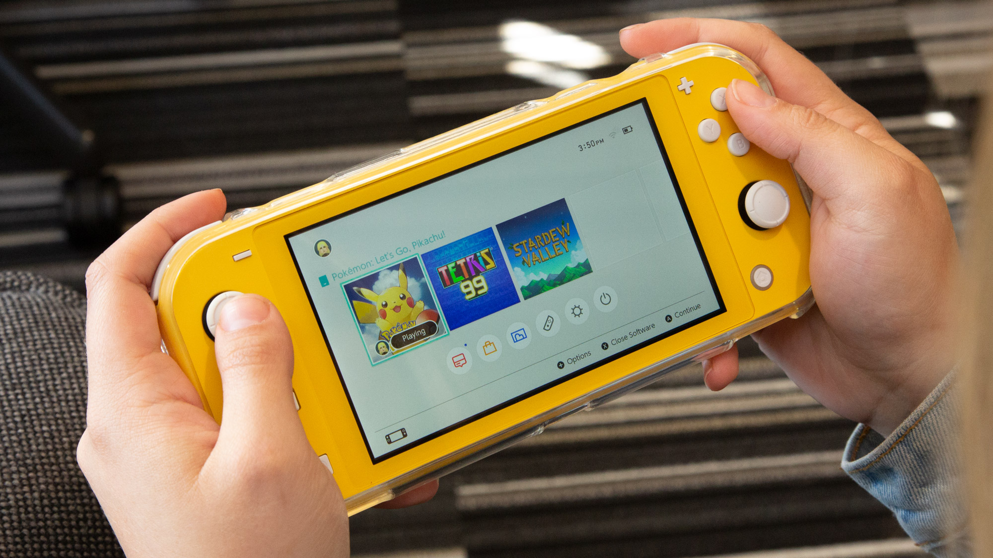 Does pokemon let's go work on hot sale switch lite