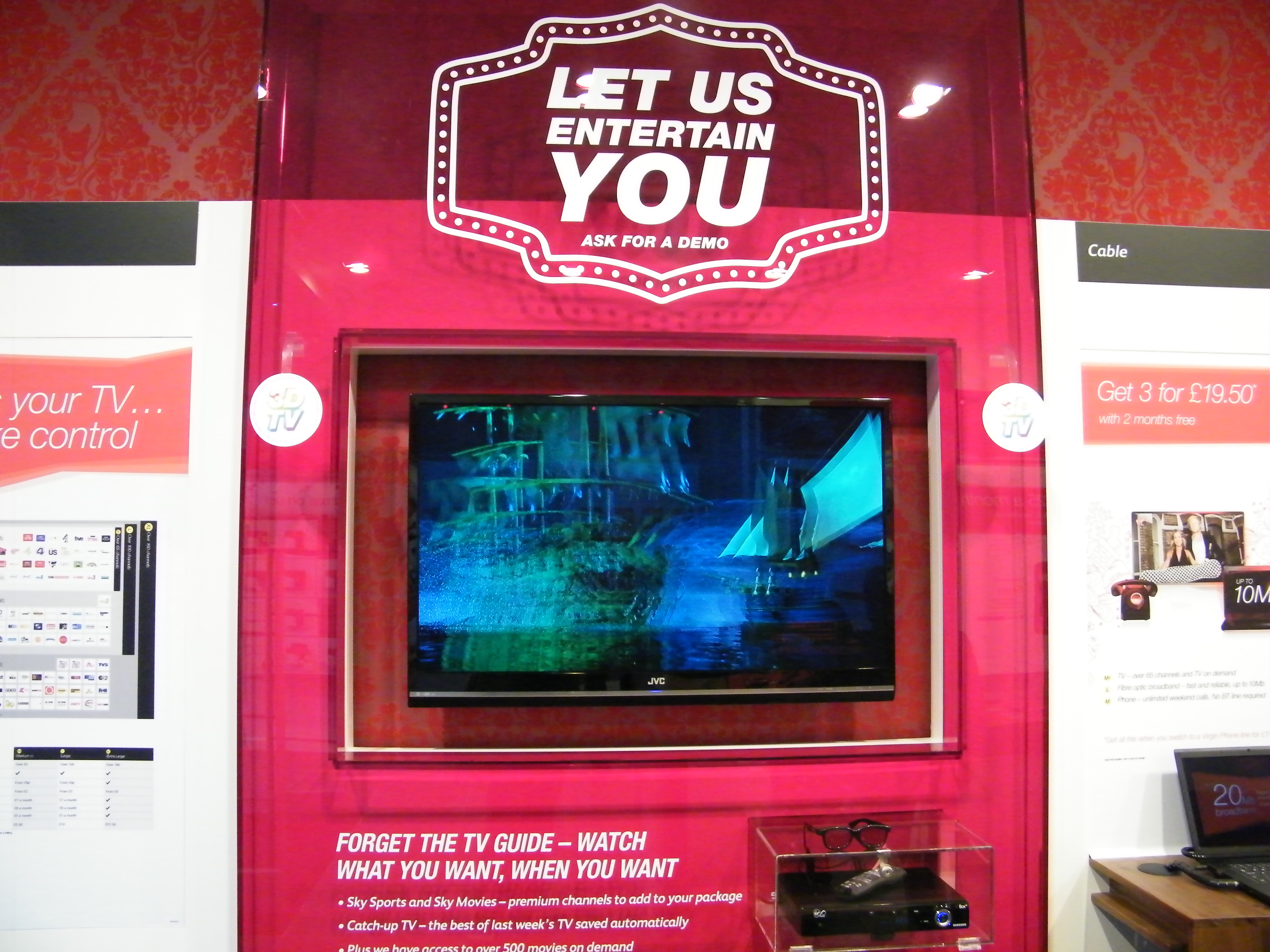 Virgin Media&#039;s 3D TV demonstration in Oxford Street