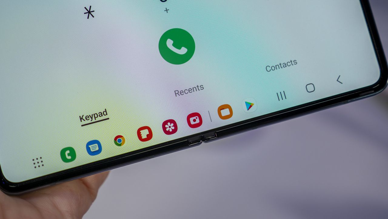 Samsung Galaxy Z Fold 4 taskbar on the large inner screen