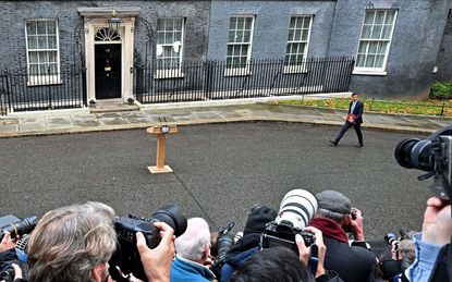 Rishi Sunak arrives at Downing street