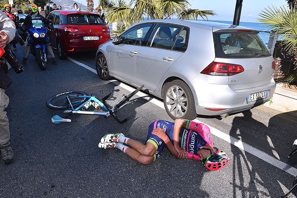 A crash to Lampre rider Federico Zurlo