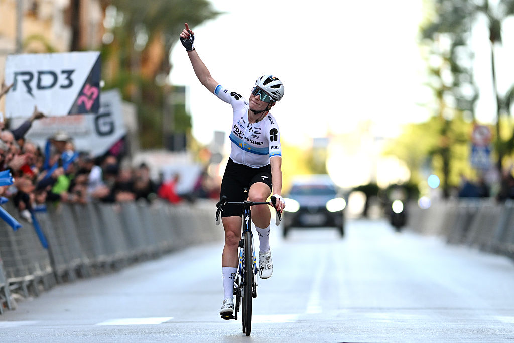 Setmana Valenciana: Demi Vollering converts 19km solo into opening stage victory