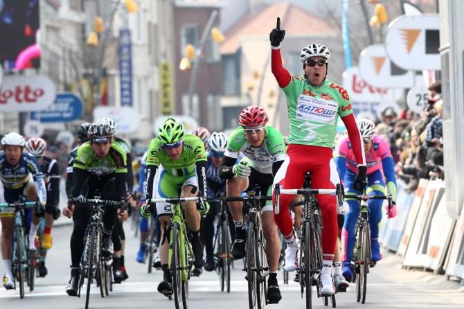 Alexander Kristoff (Katusha) prevailed in the field sprint finale of stage 3a.