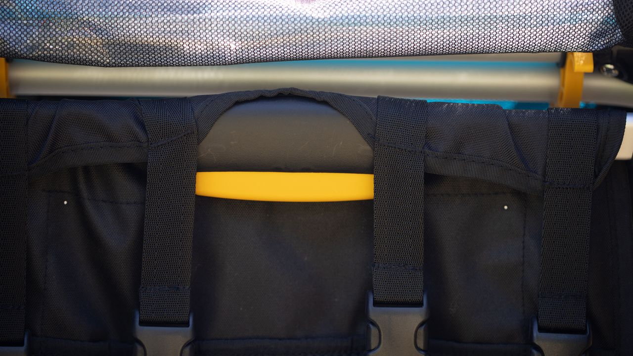 Burley D&rsquo;Lite X bike trailer back of seat adjuster