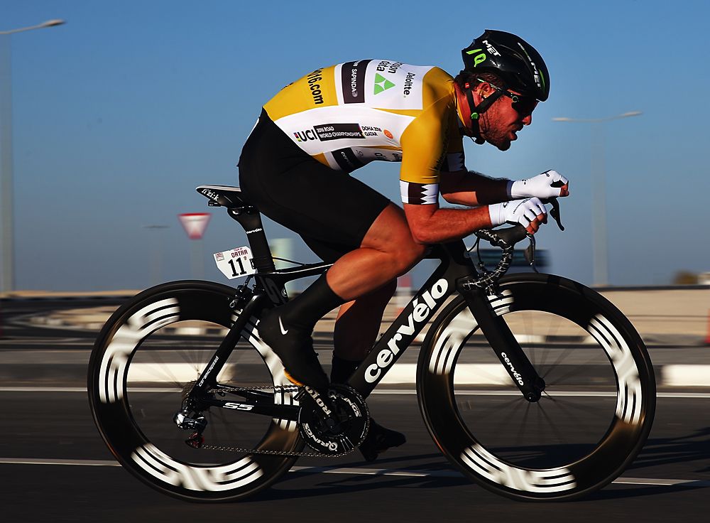 Mark Cavendish (Dimension Data) handed the leader's jersey to his teammate Edvald Boasson Hagen after the time trial at Tour of Qatar