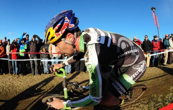 Tim Johnson (Cannondale-Cyclocrossworld.com) railing a corner with the lead.