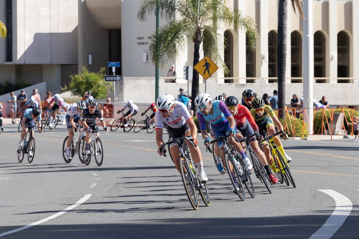 Many teams tried to establish a break, none succeeded.