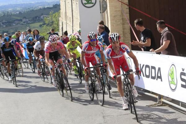 Moreno sets Rodriguez on his way, with a struggling Hesjedal in pink