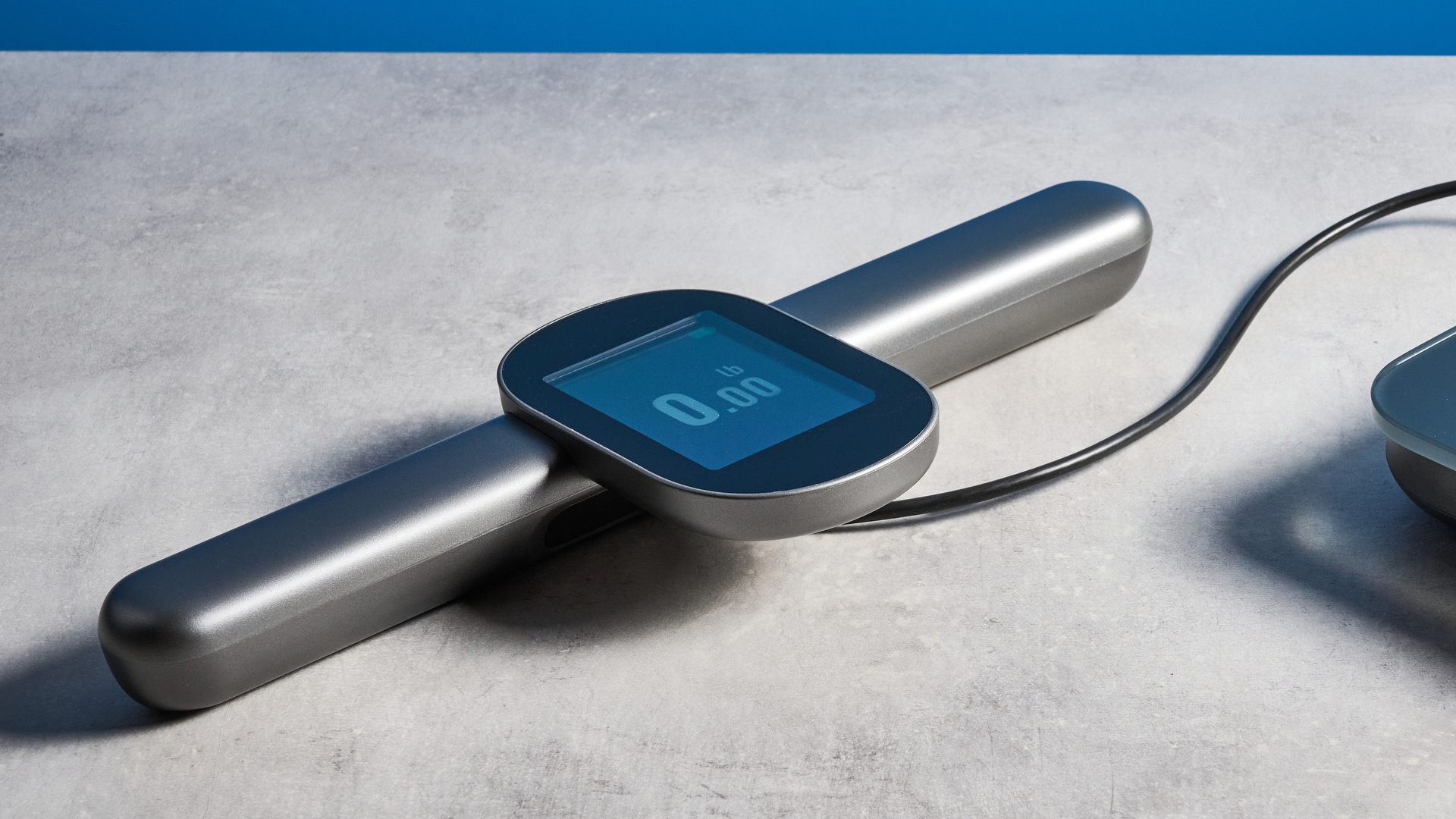 the oxiline scale md pro against the blue tom's guide background