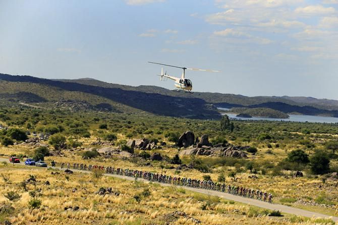 The peloton stretched out on the approach to the Cerro el Amago ascent.