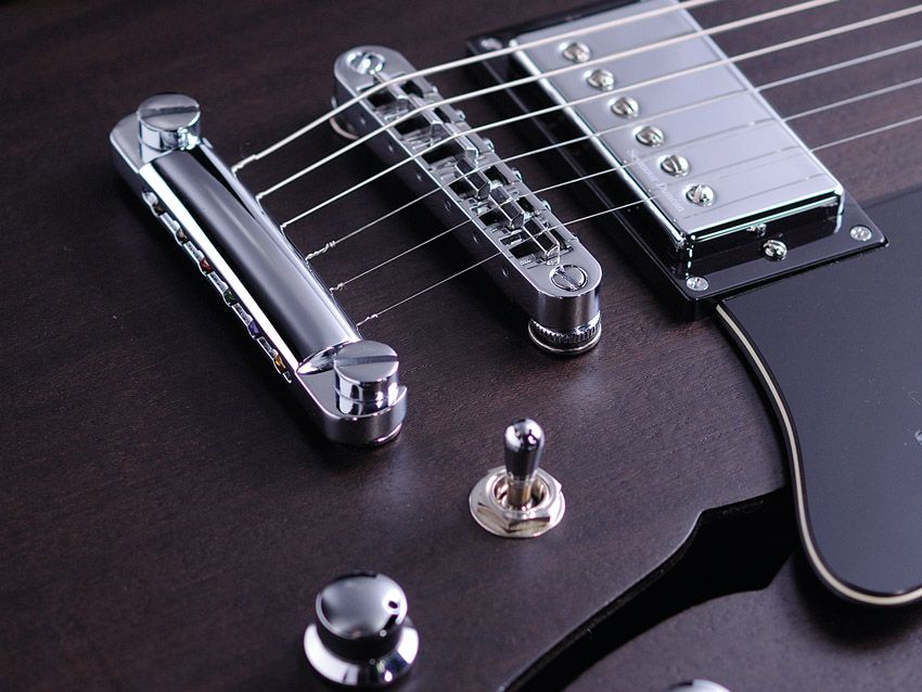 The Tone Pros hardware reflects the overall quality of the Mayfield range.