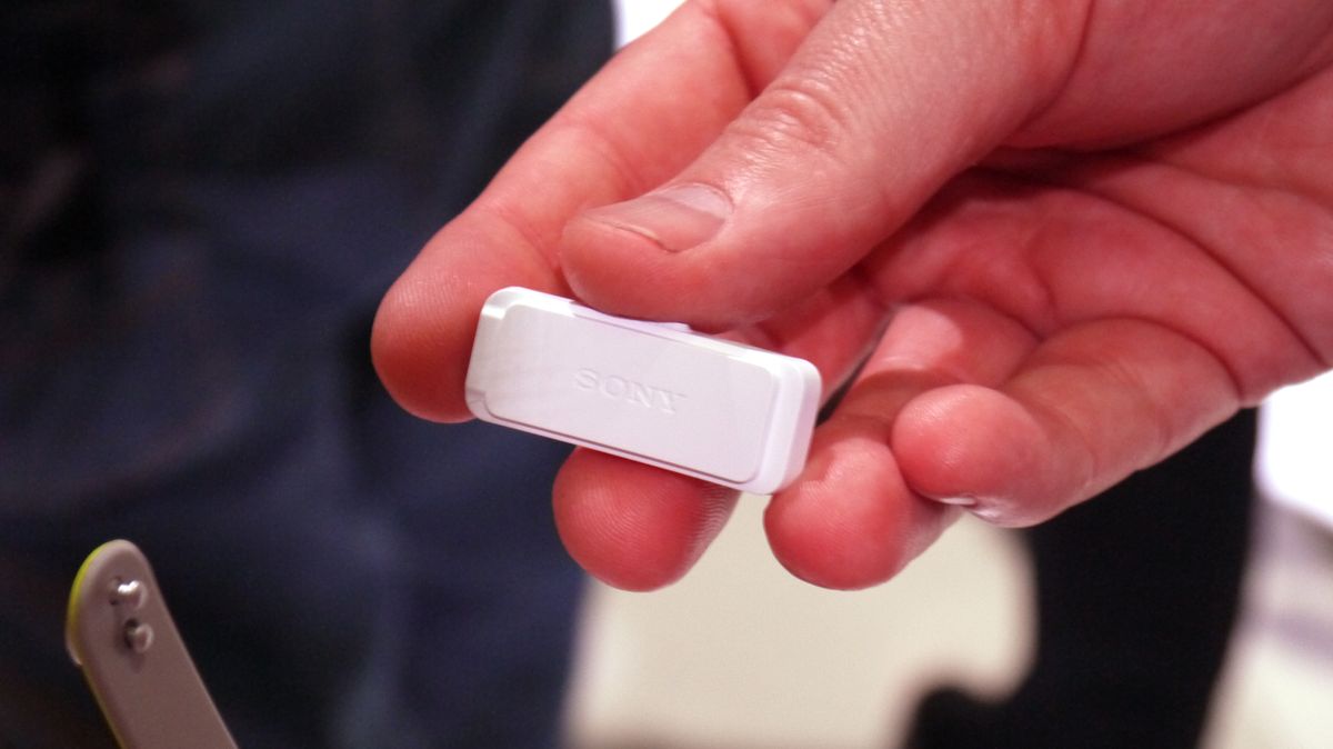 Sony SmartBand fitness tracker arriving in March with Lifelog app in