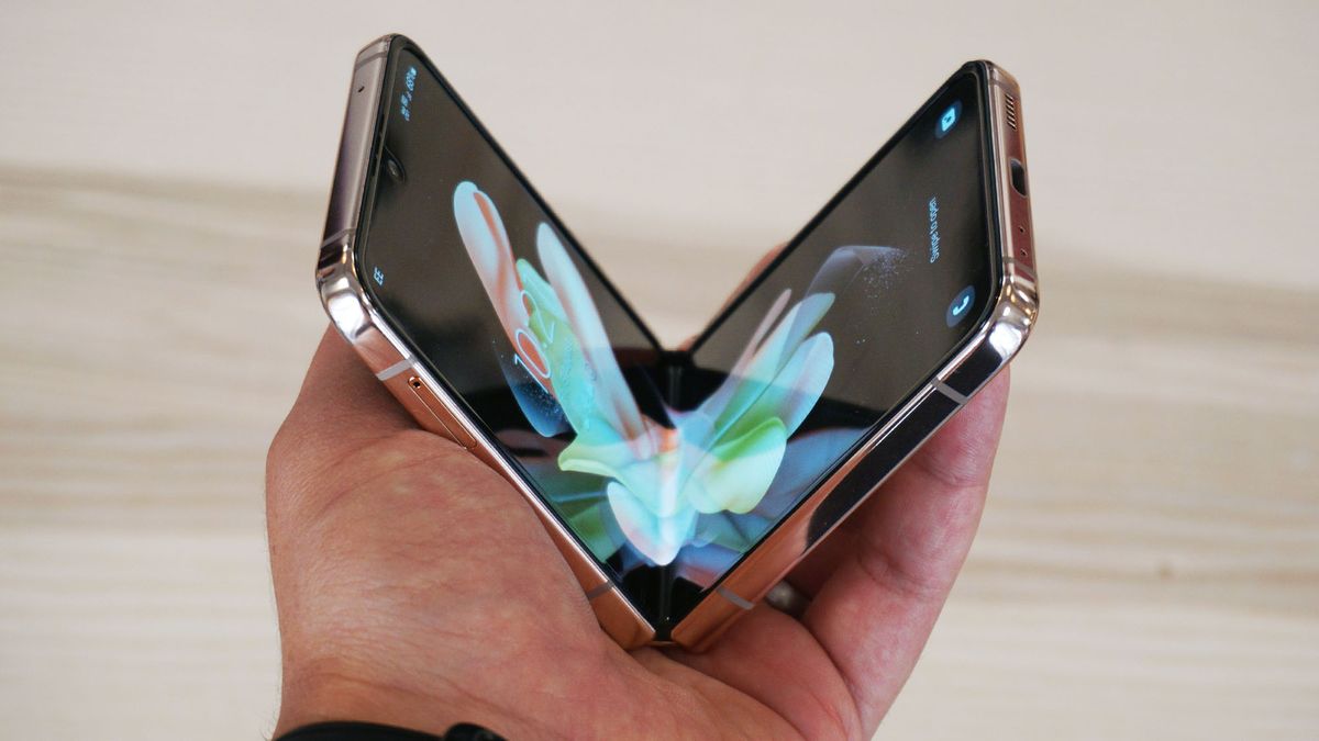 Hopes for a Galaxy Z Fold 4 with a built-in S Pen are fading by the day