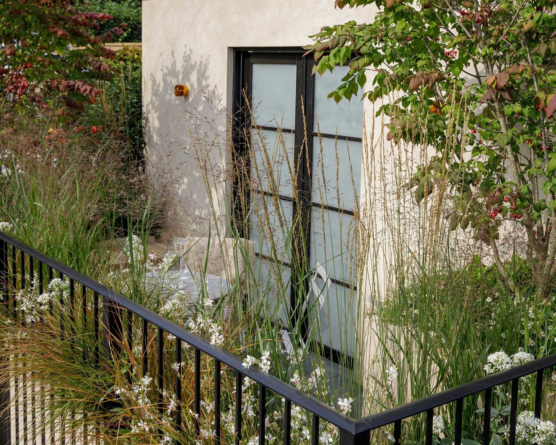 Landscaping With Grasses Clever Ways To Use These Plants Gardeningetc