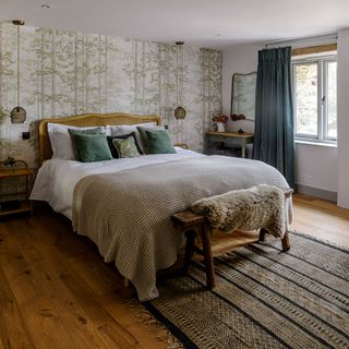 bedroom with wooden floorboard and rug