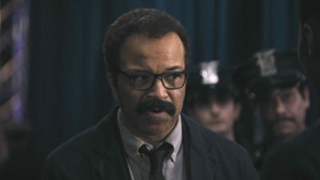 Jeffrey Wright as Gordon with cops in the background in The Batman. 