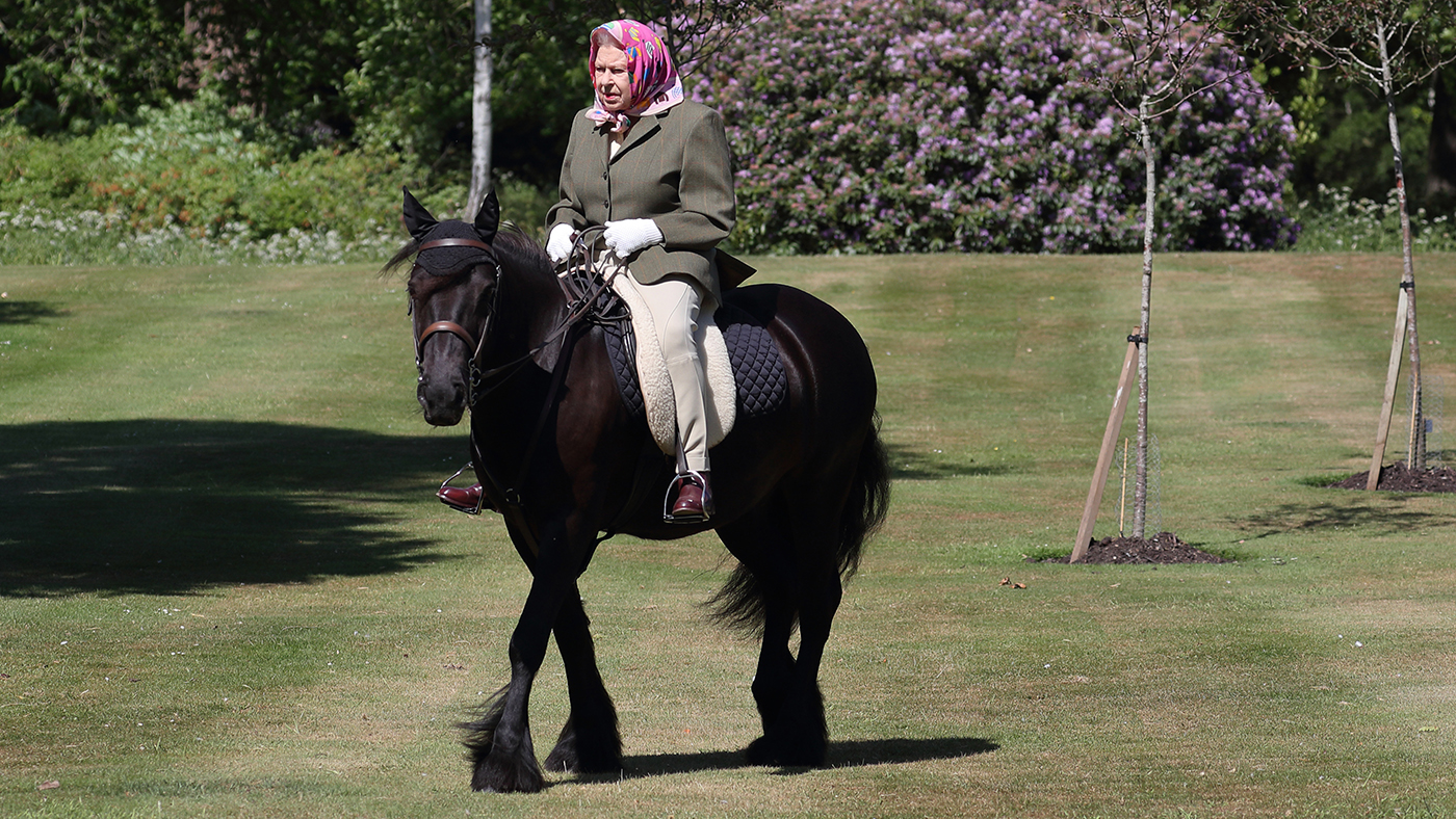 queen-riding-PA-53956203.jpg