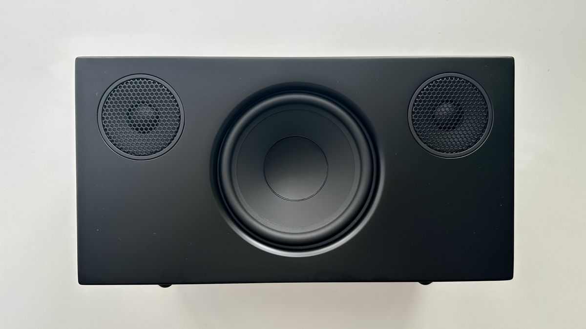 Audio Pro Addon C10 MkII mot en vit bakgrund.