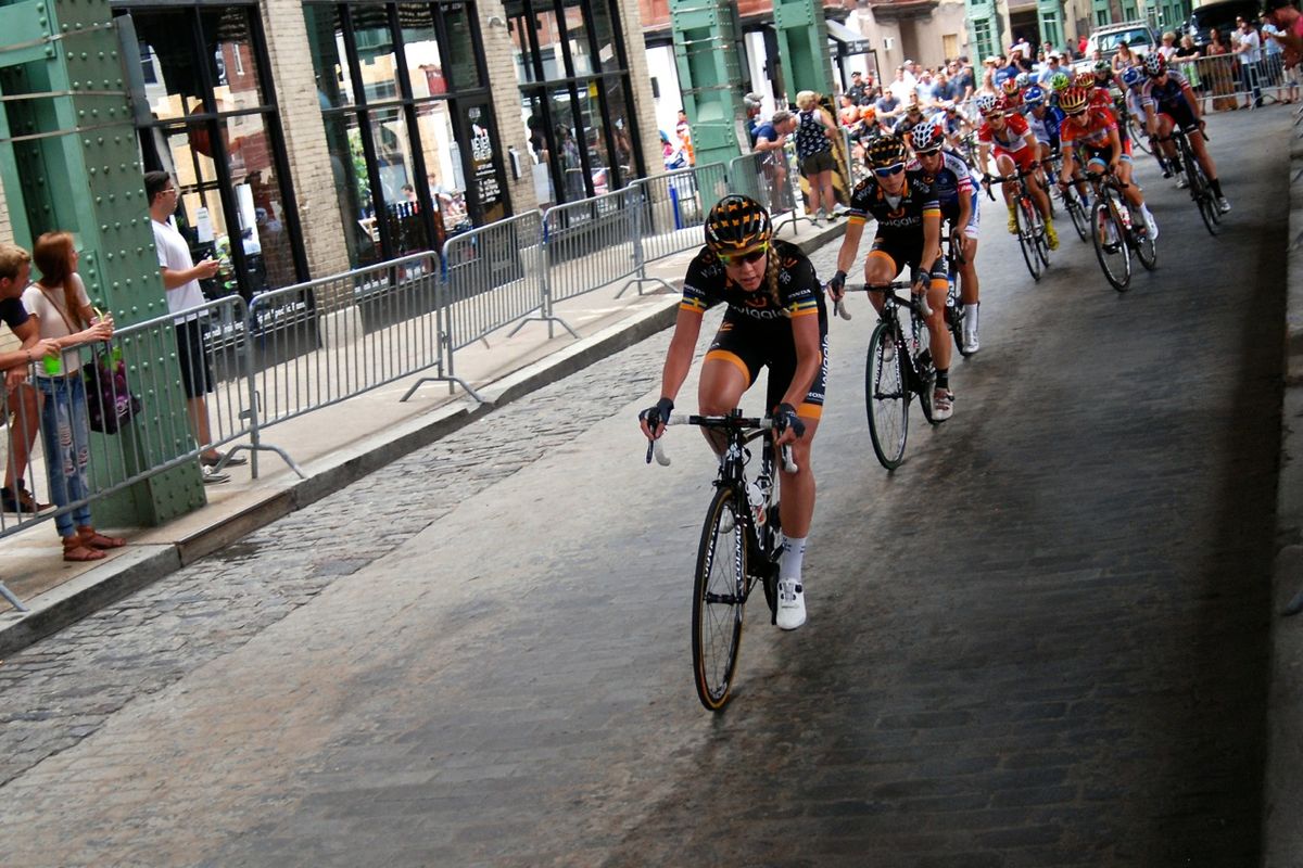 Emila Fahlin (Wiggle Honda) leads the bunch
