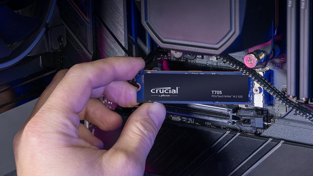 Crucial T705 2TB PCIe Gen5 NVMe M.2 SSD installation into a desktop PC