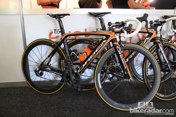 Euskaltel-Euskadi's familiar Orbea Orca Gold, fitted with the usual array of Shimano and FSA gear.