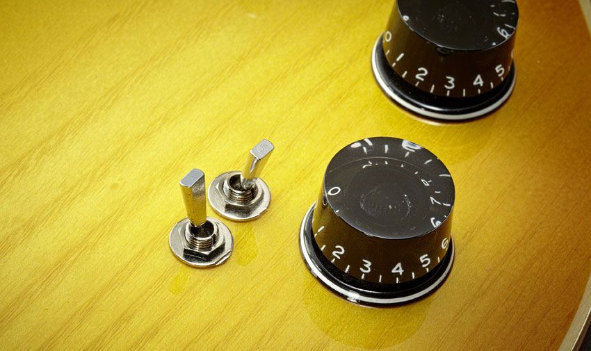The two mini switches engage the Volumax volume booster and Blacklab overdrive simulator
