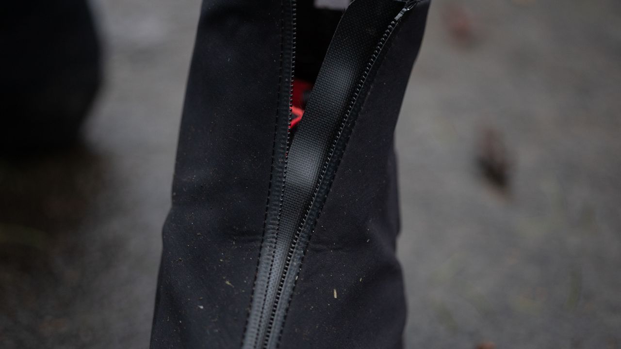 Giro Blaze winter cycling boots zipper storm flap detail
