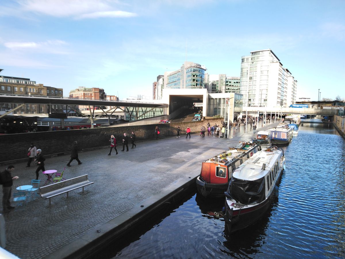 Tapping on the front of the nearest boat helps brighten it up, but the office buildings at the back suffer