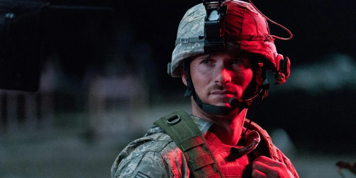 The Outpost Scott Eastwood in battle gear, bathed in red light