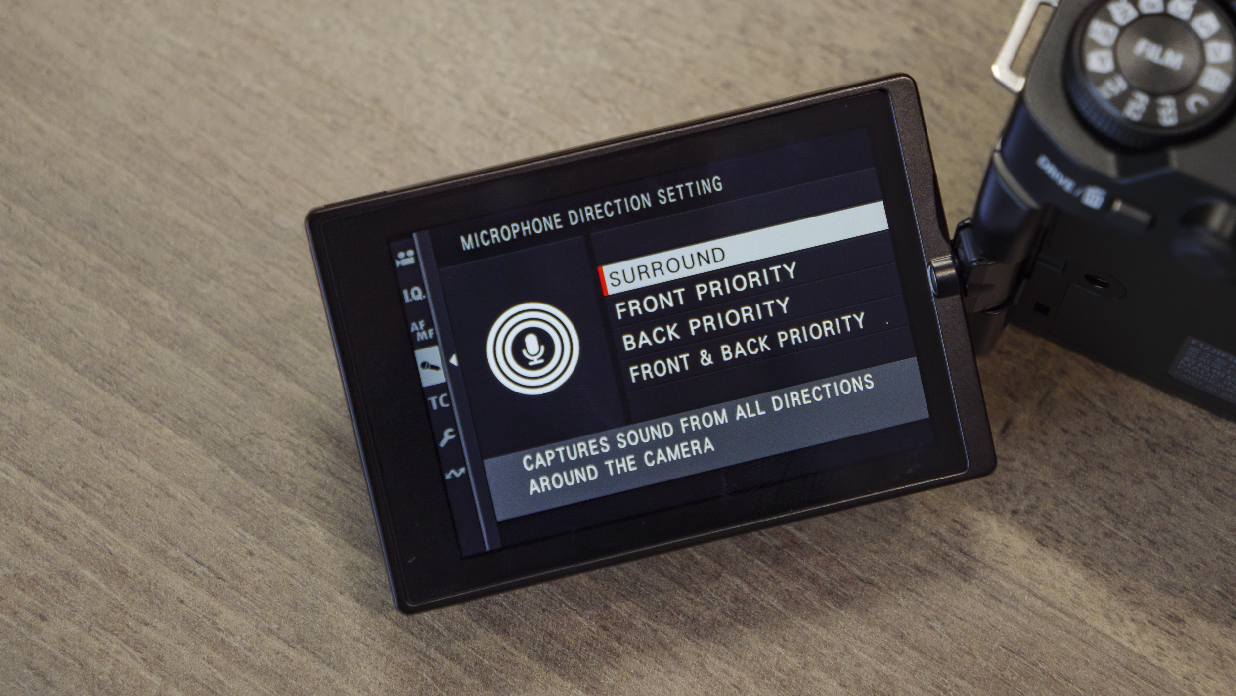 Closeup of the Fujifilm X-M5's screen with the built-in microphone direction menu